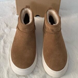 UGG ALAMEDA MINI BOOTS